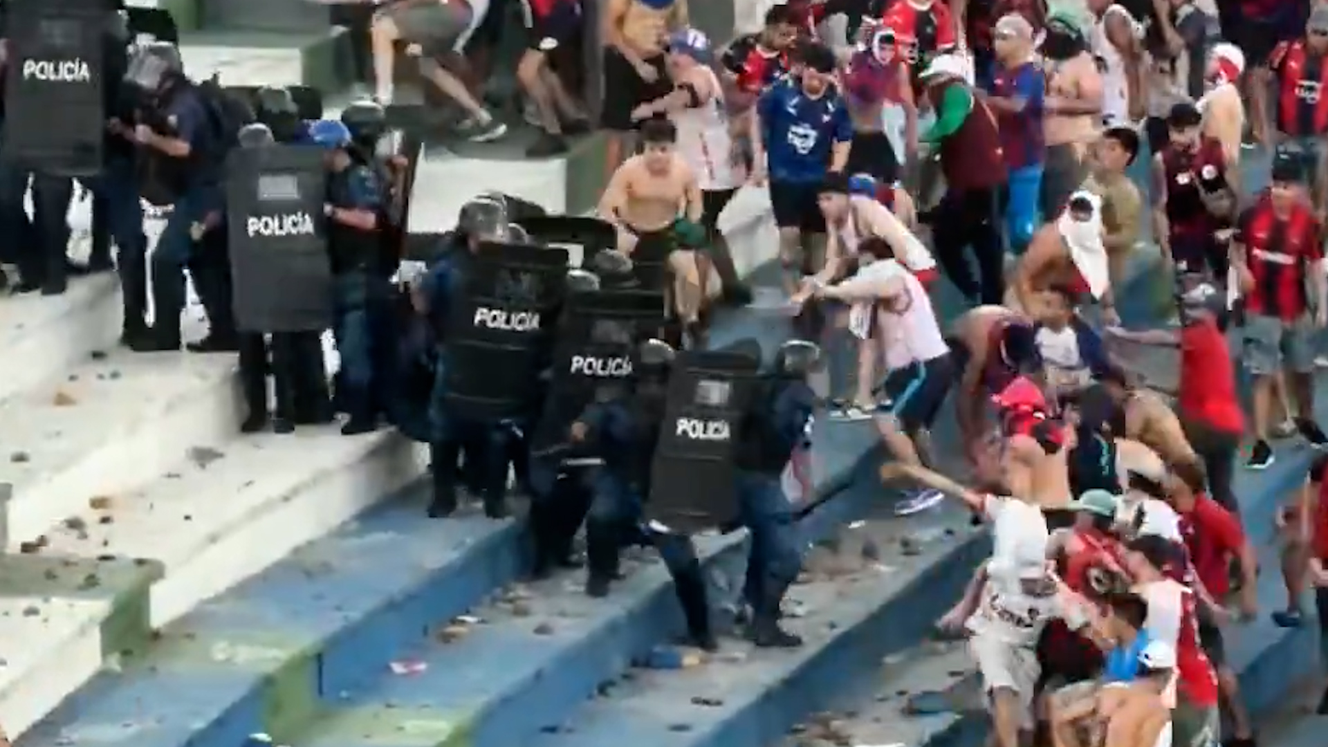 Fans fight police at Paraguay football match | Football