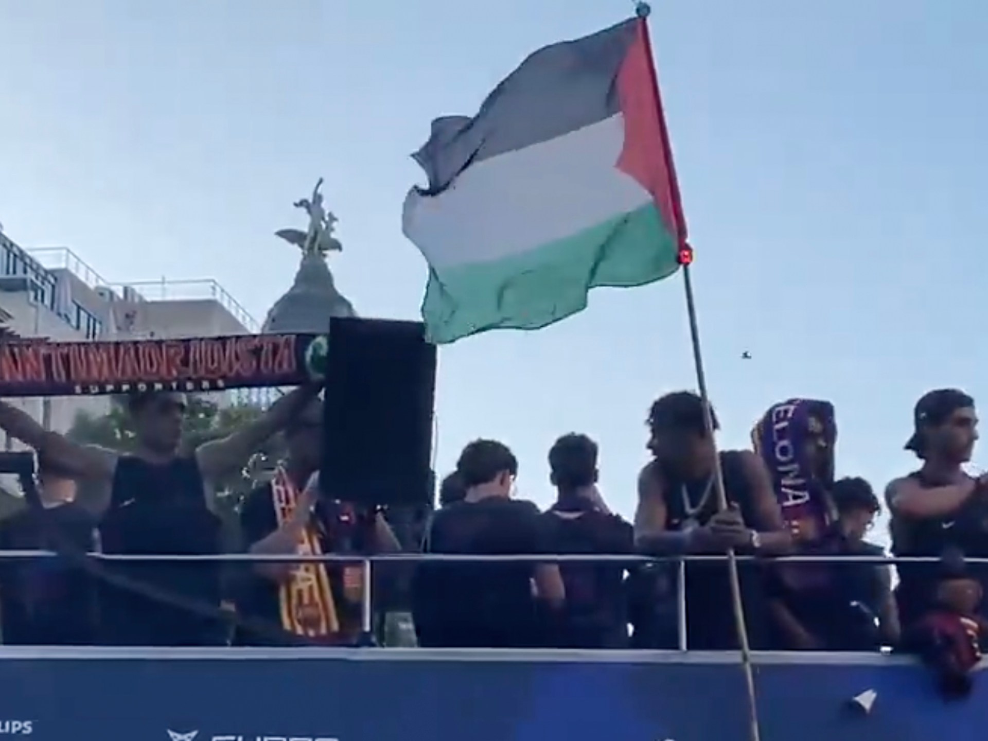 Lamine Yamal waves Palestine flag as Barcelona celebrate La Liga win | Football News